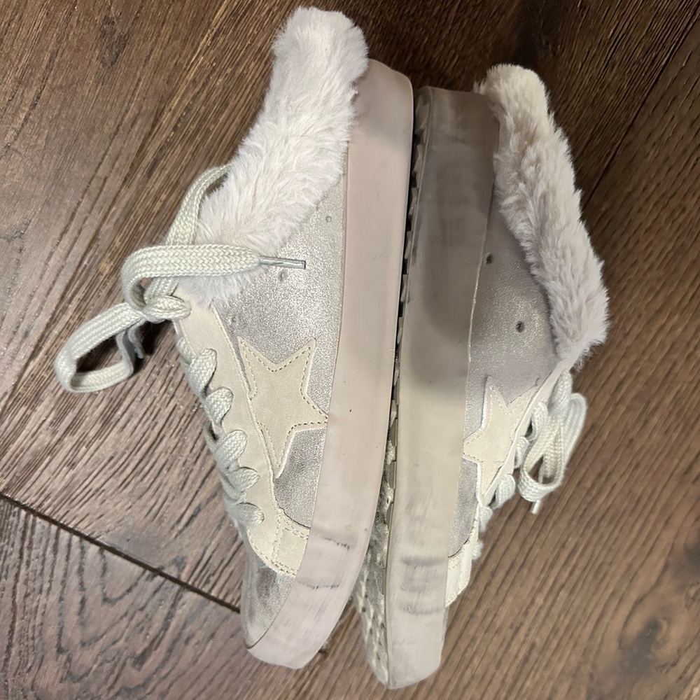 Shushop size 6 tennis shoe slides